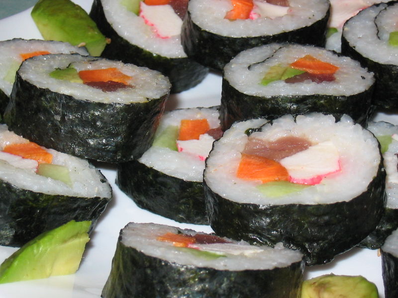 800px-Homemade_sushi.jpg